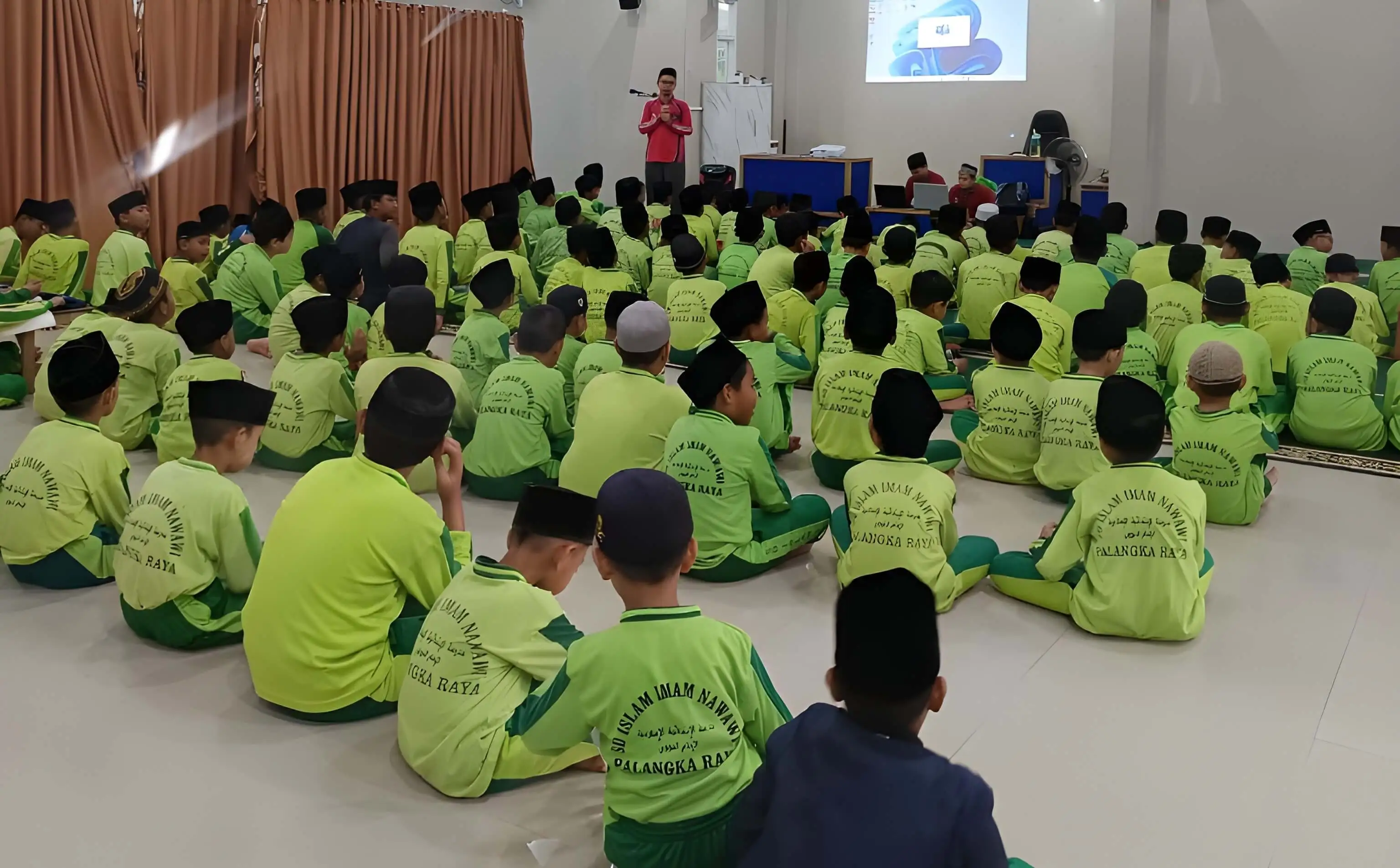 Suasana belajar di SD Islam Imam Nawawi